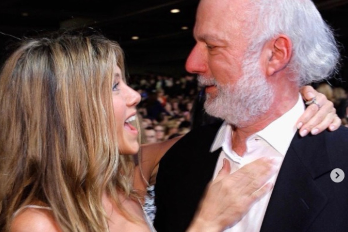 Jennifer Aniston Tributes ‘Friends’ Director James Burrows