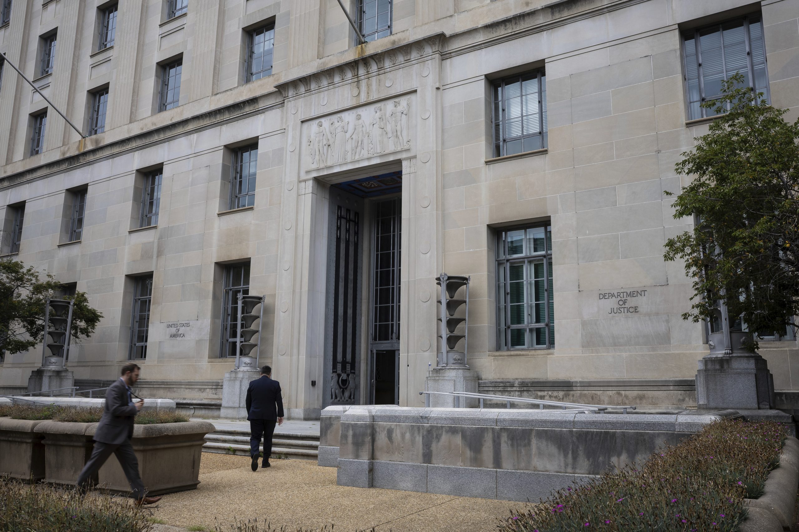 Trump’s Federal Prosecutors Face Court Challenges