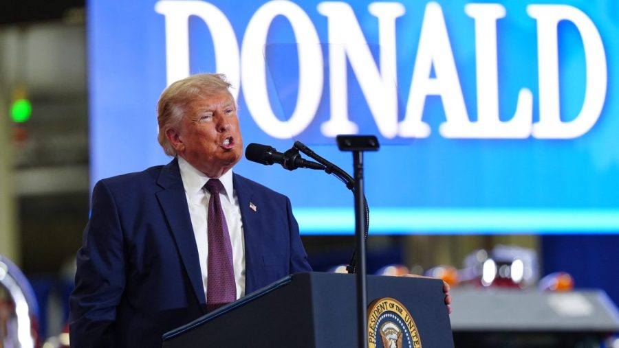 Trump Highlights Falling Oil Prices on Campaign Trail