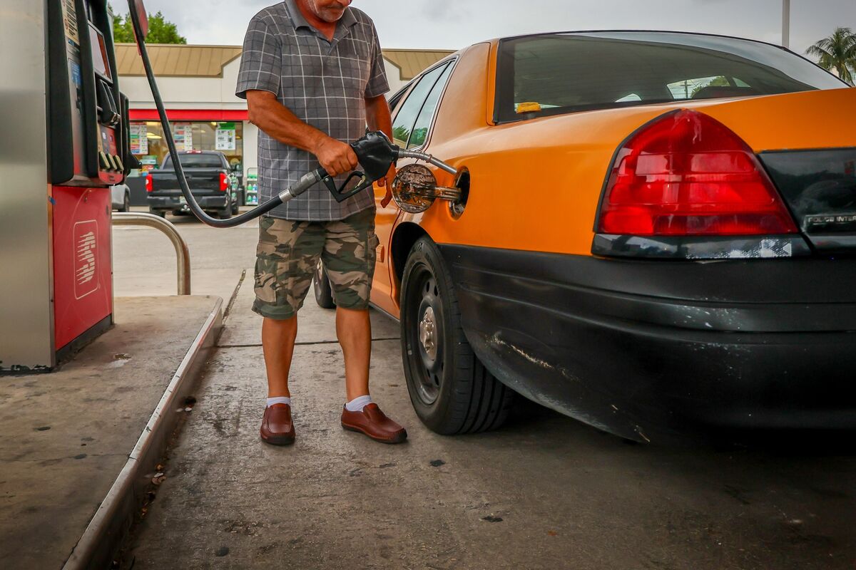 Trump Orders DOJ to Investigate Gasoline Prices