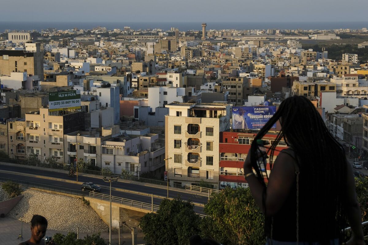 Senegal Bonds Surge on Budget Deficit Reduction Plans