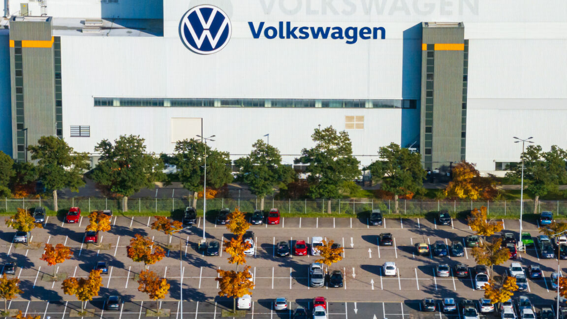 VW Considers Closing Four Factories for Future Adaptation