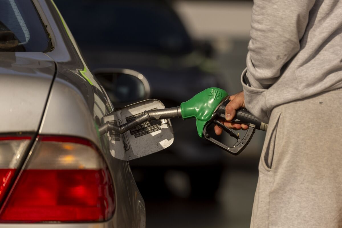 UK Economic Growth Improves After Oil Price Drop