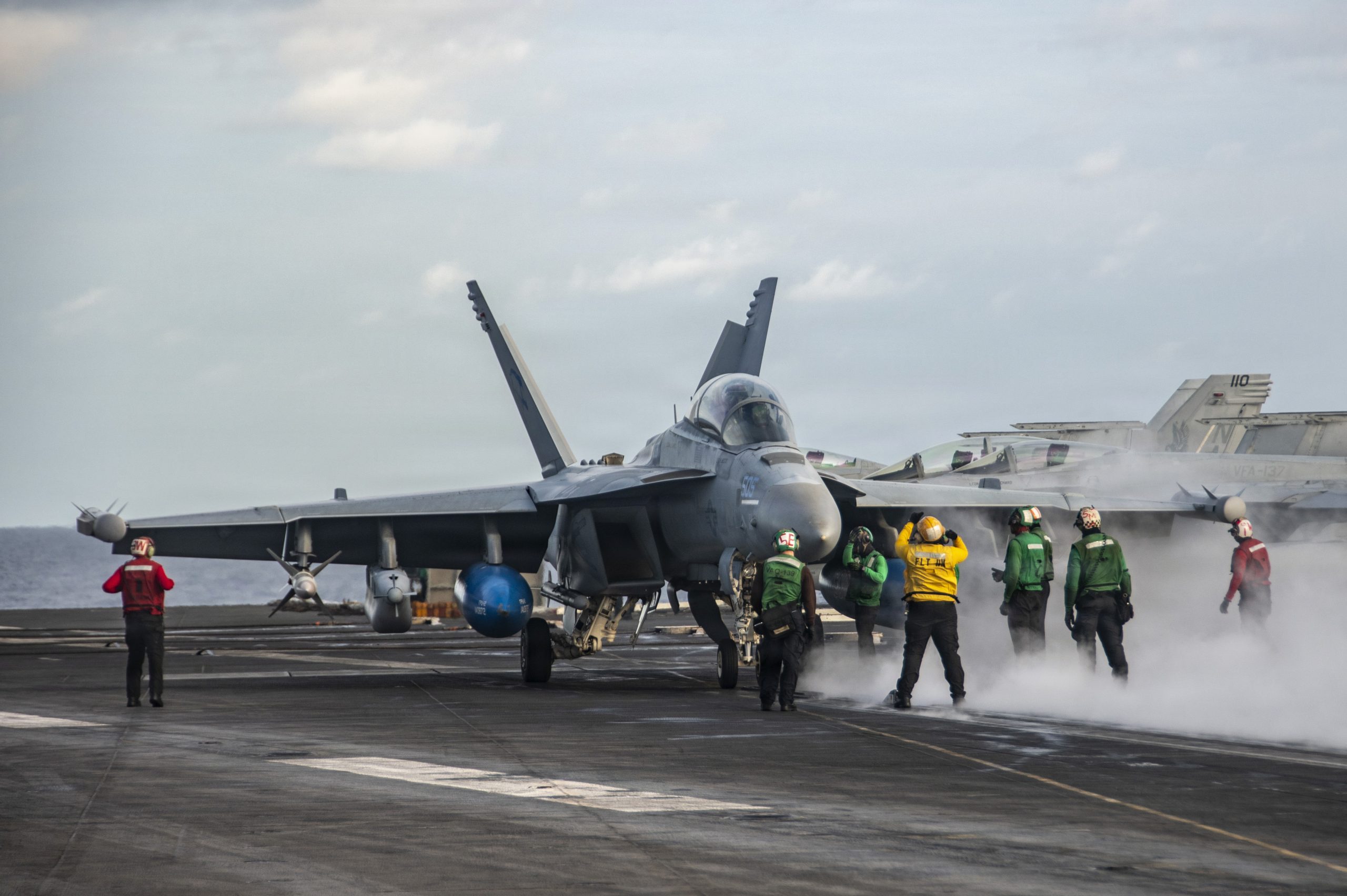 Navy Offers Up to $40K Bonuses for Reserve Aviators