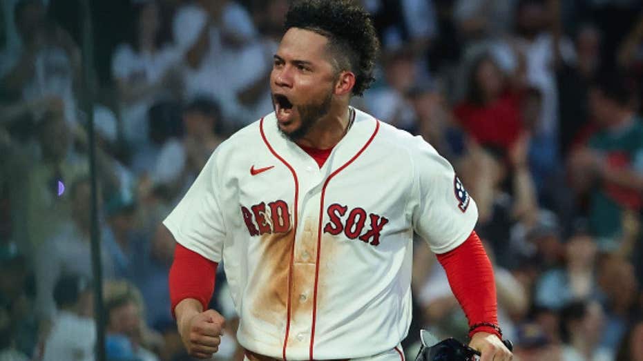 Contreras Cries for Venezuela After Home Run, Gets Ejected