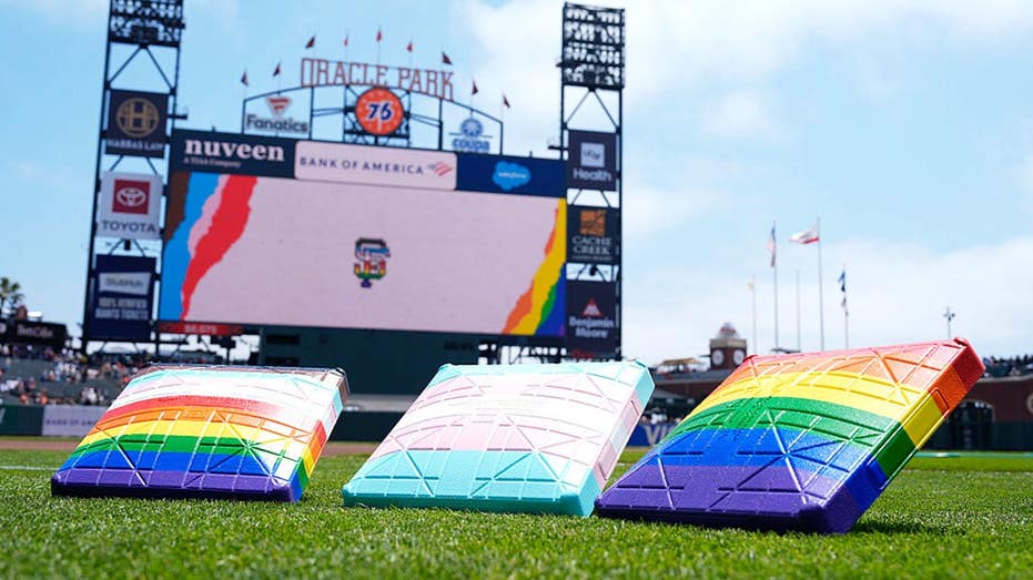 Giants Celebrate Pride Night with Vow Renewals