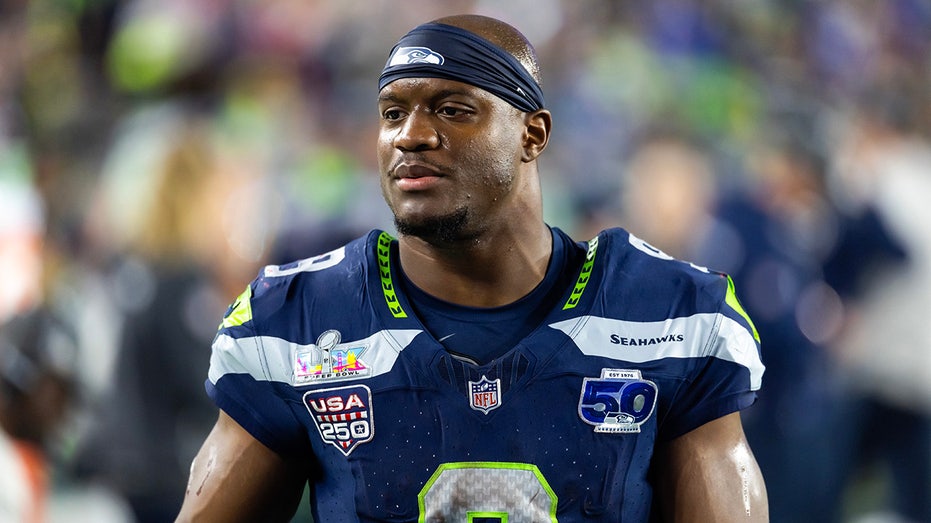 Kenneth Walker Signs $45M Deal, Misses Seahawks Ring Ceremony