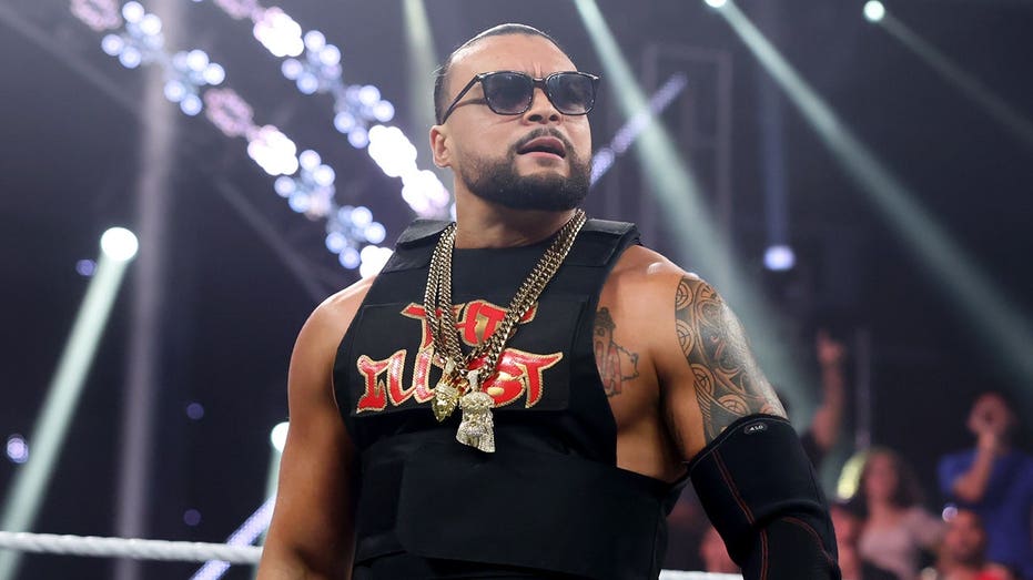 Mike Santana Retains TNA Title Ahead of Slammiversary