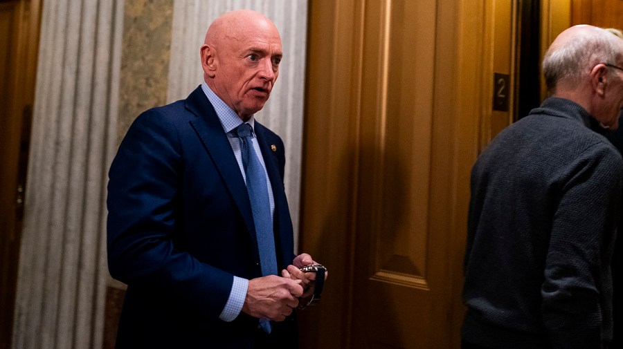 Senator Kelly Backs Trump on Anthropic AI Model Decision