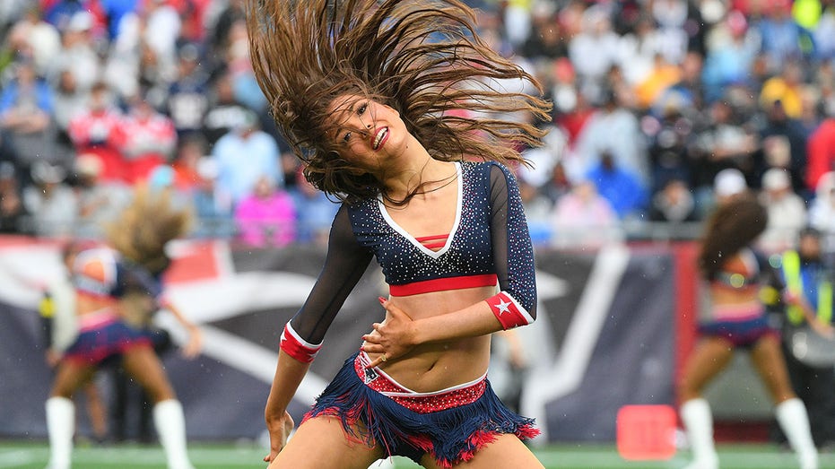 Scottish Fan’s Hilarious Reaction to Patriots Cheerleaders