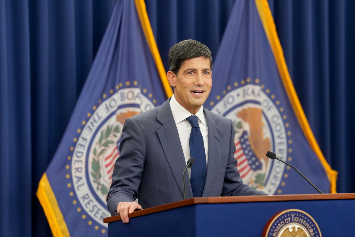 Warsh Era Begins at the Fed: Interest Rates Unchanged