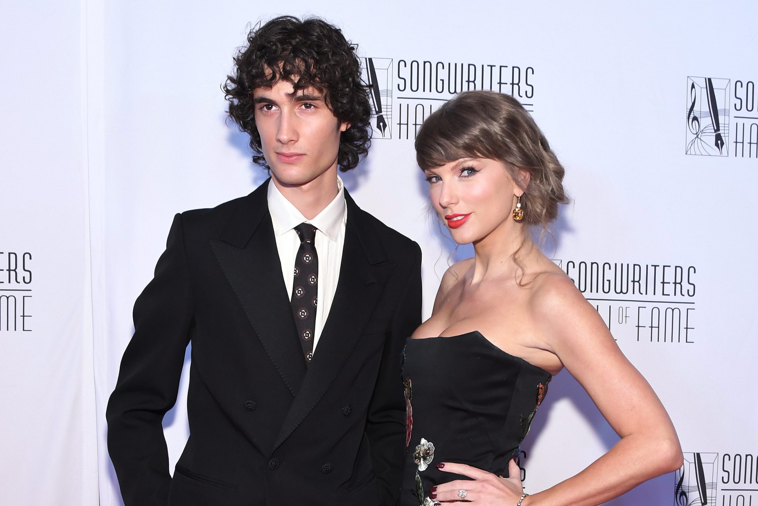 Taylor Swift Honored at Songwriters Hall of Fame
