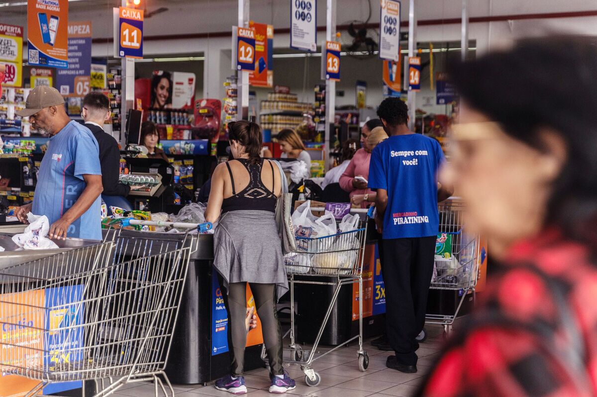 Brazil Inflation Exceeds Target Before Rate Decision