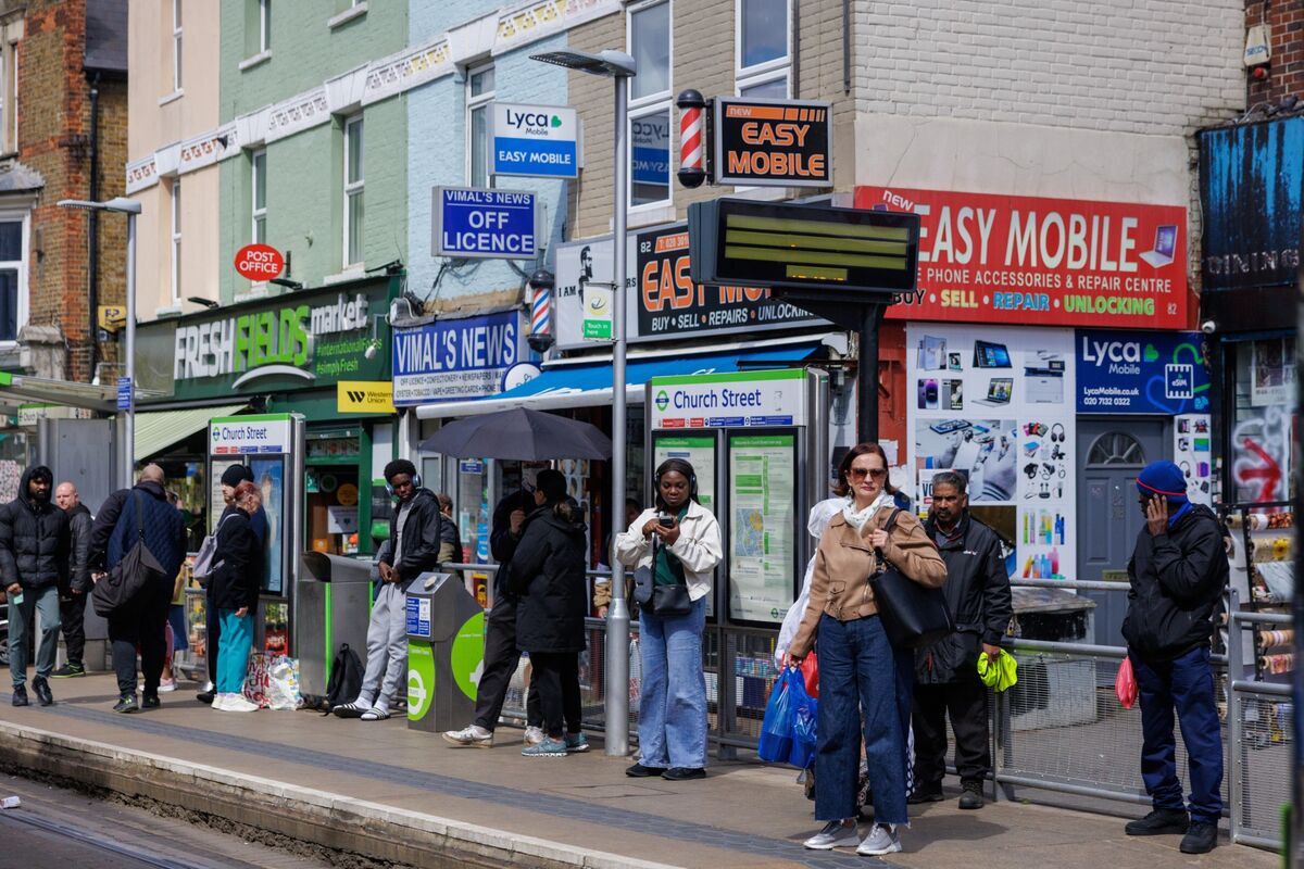 Britain’s Inflation Struggles Amid Rising Dining Costs