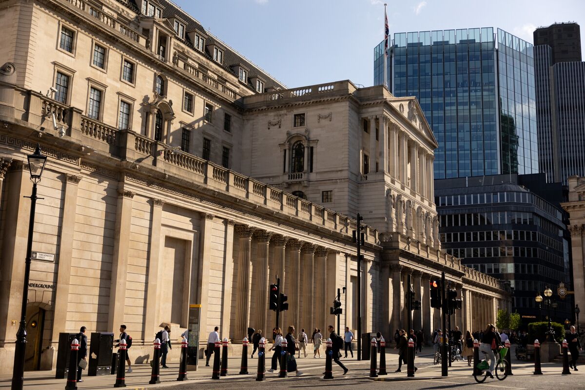 Bank of England Keeps Rates Steady Amid Oil Price Drop