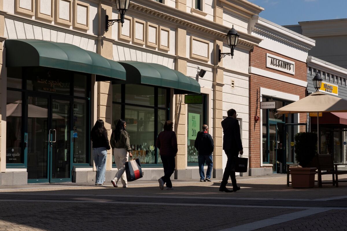 Canada Retail Sales Rise 1% in May Due to Gas Prices