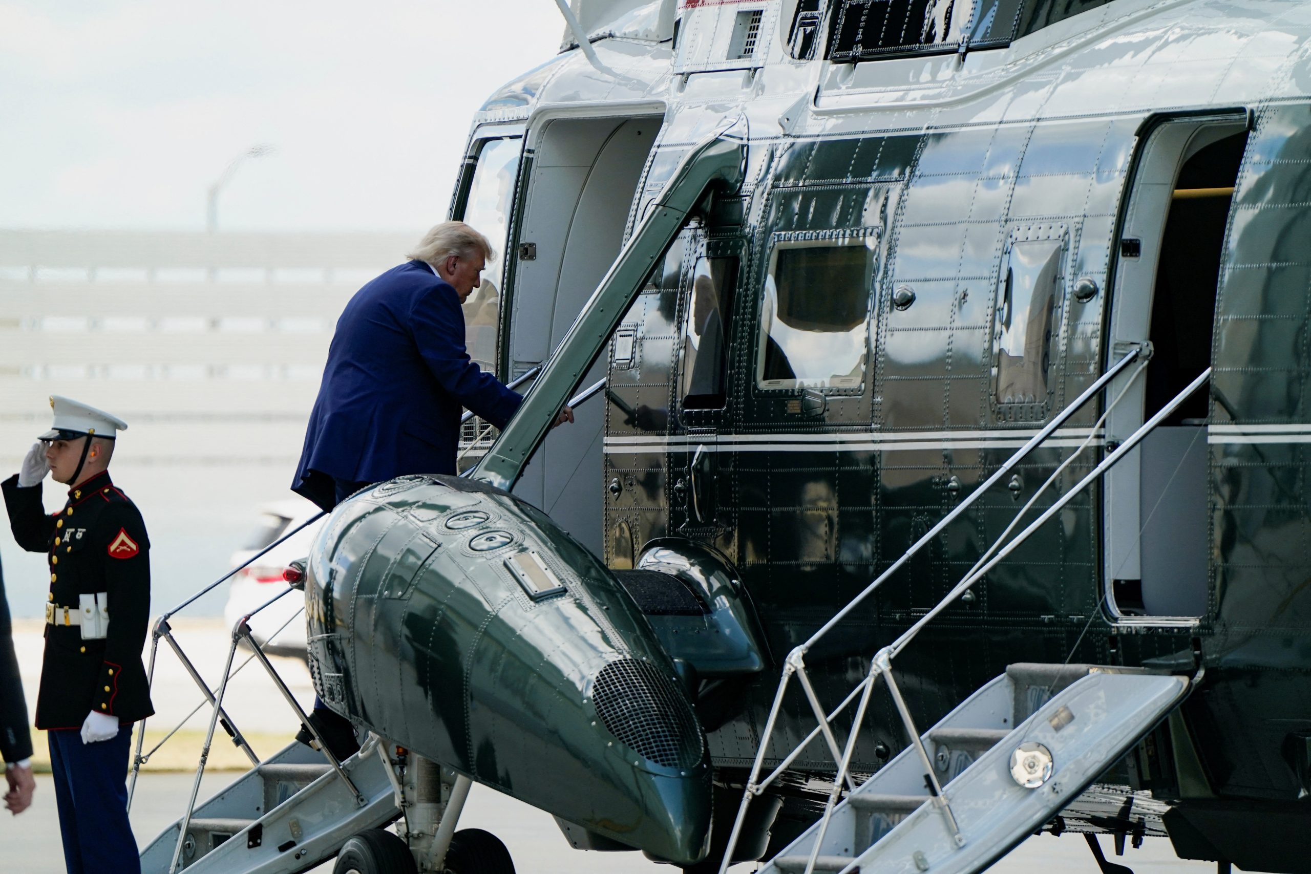 Trump Visits Camp David Amid Iran Deal Uncertainty