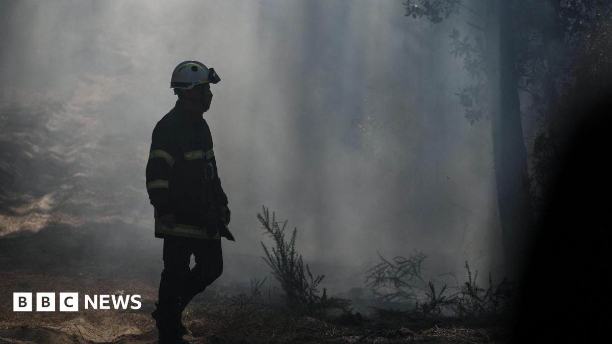 Wildfires in south-west France flare up as region braces for new 40C heatwave
