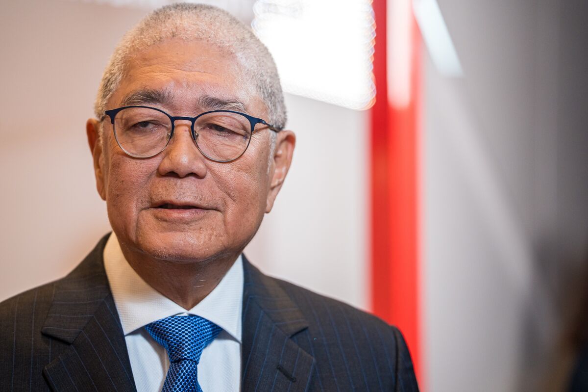 Philippine Economy Can Handle One More Rate Hike, Remolona Says