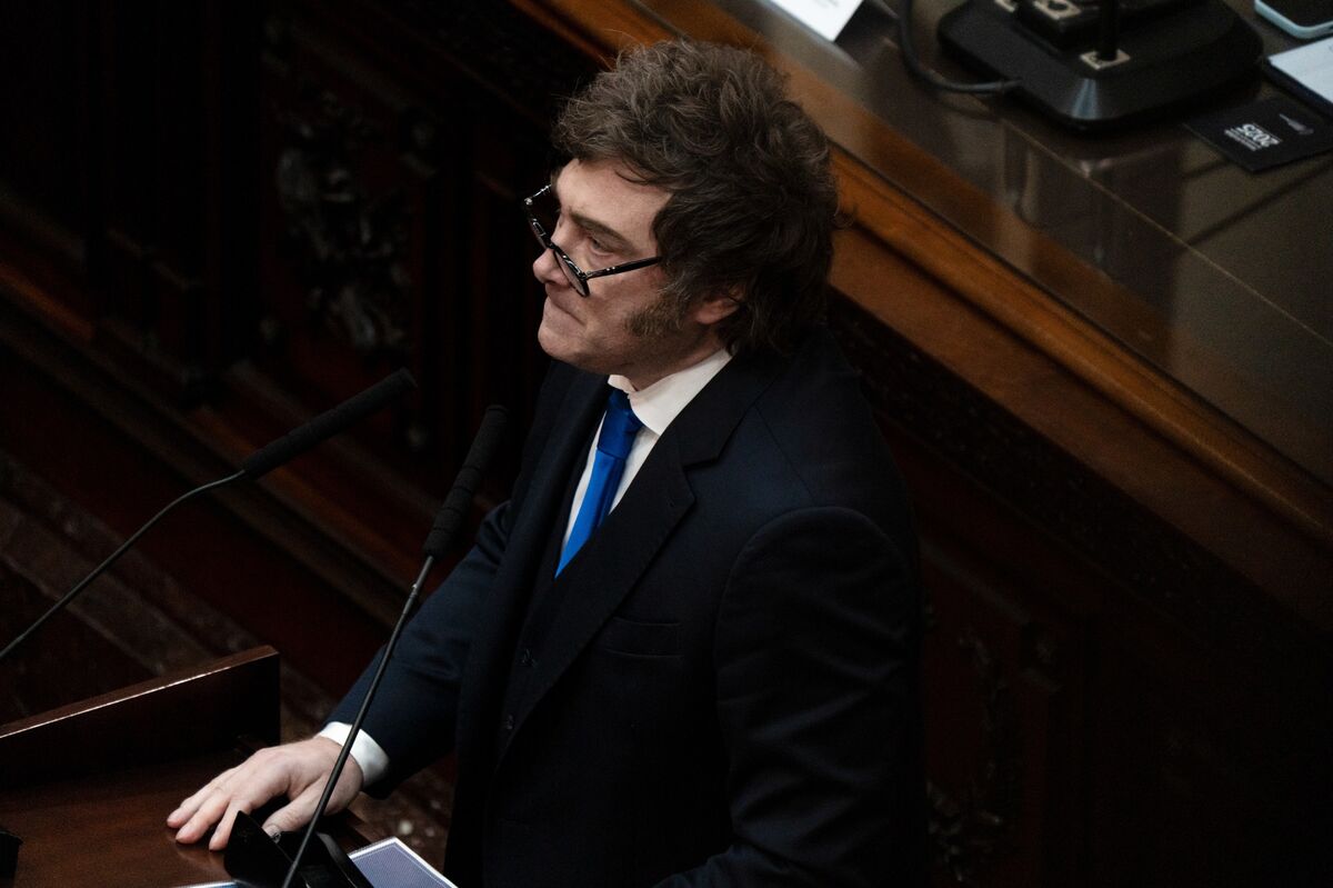 As Milei’s Aura Fades, Argentina Starts to Look for a Third Way