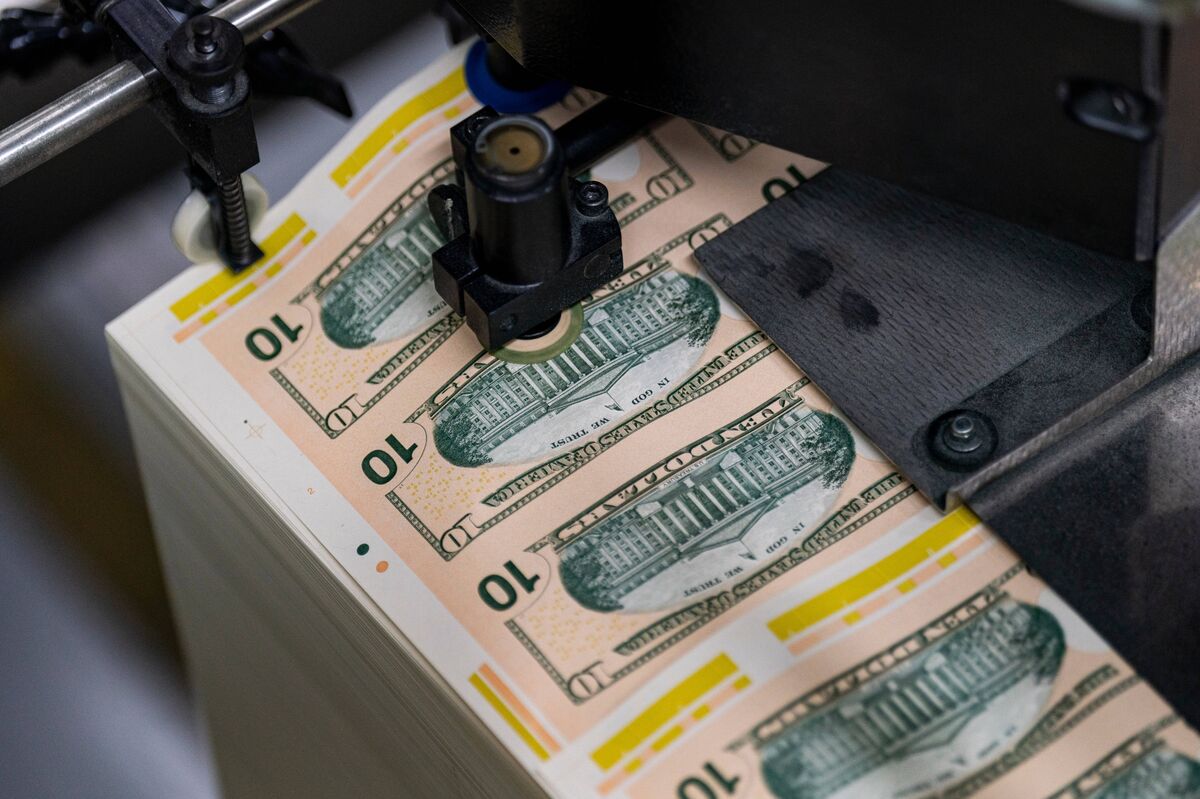 Why Global Economy’s Resilience May Rise With Diminished Dollar Dominance