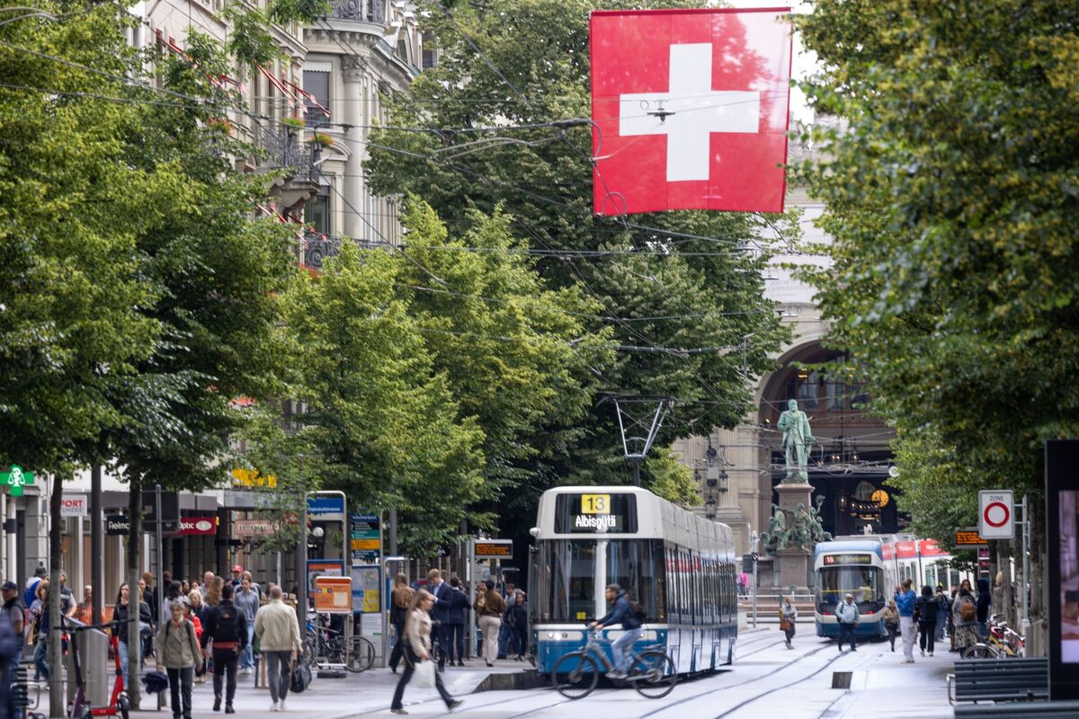 Zurich Ranks Top in Disposable Income Poll Despite $7 Coffees