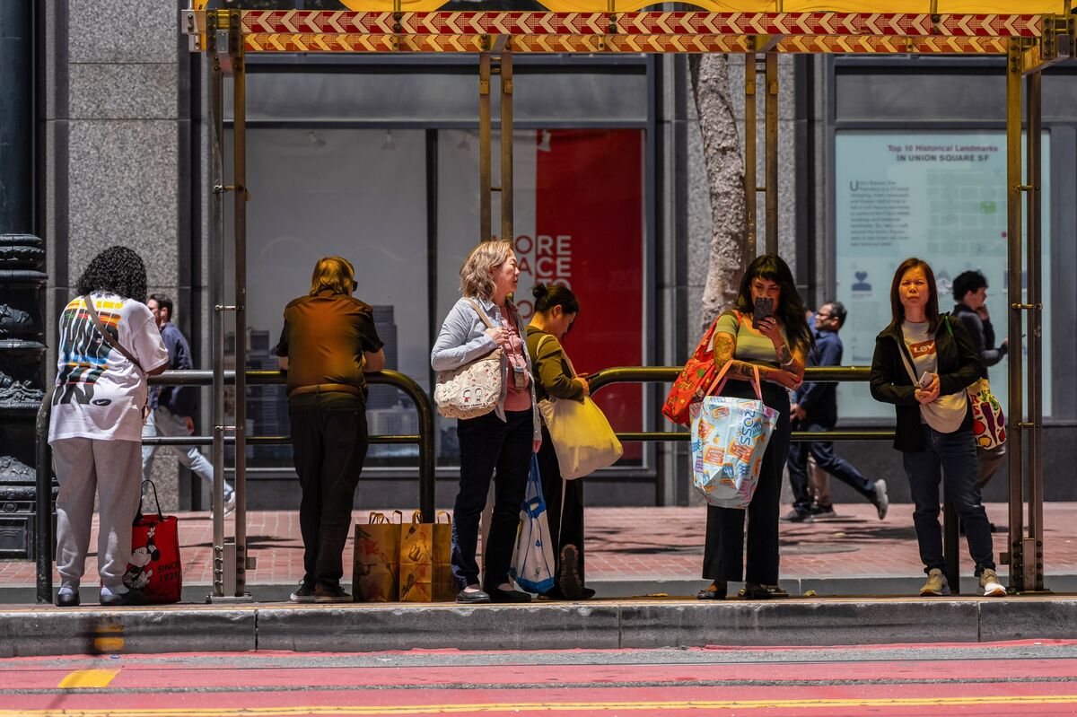 US CPI Falls for the First Time Since 2020, Core Gauge Flat