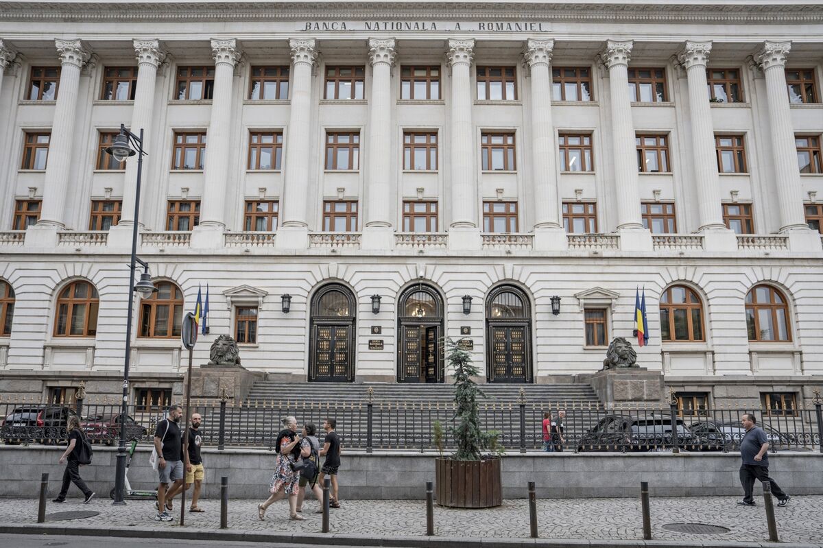 Romania Keeps EU’s Highest Rates With Inflation Stuck Above 10%
