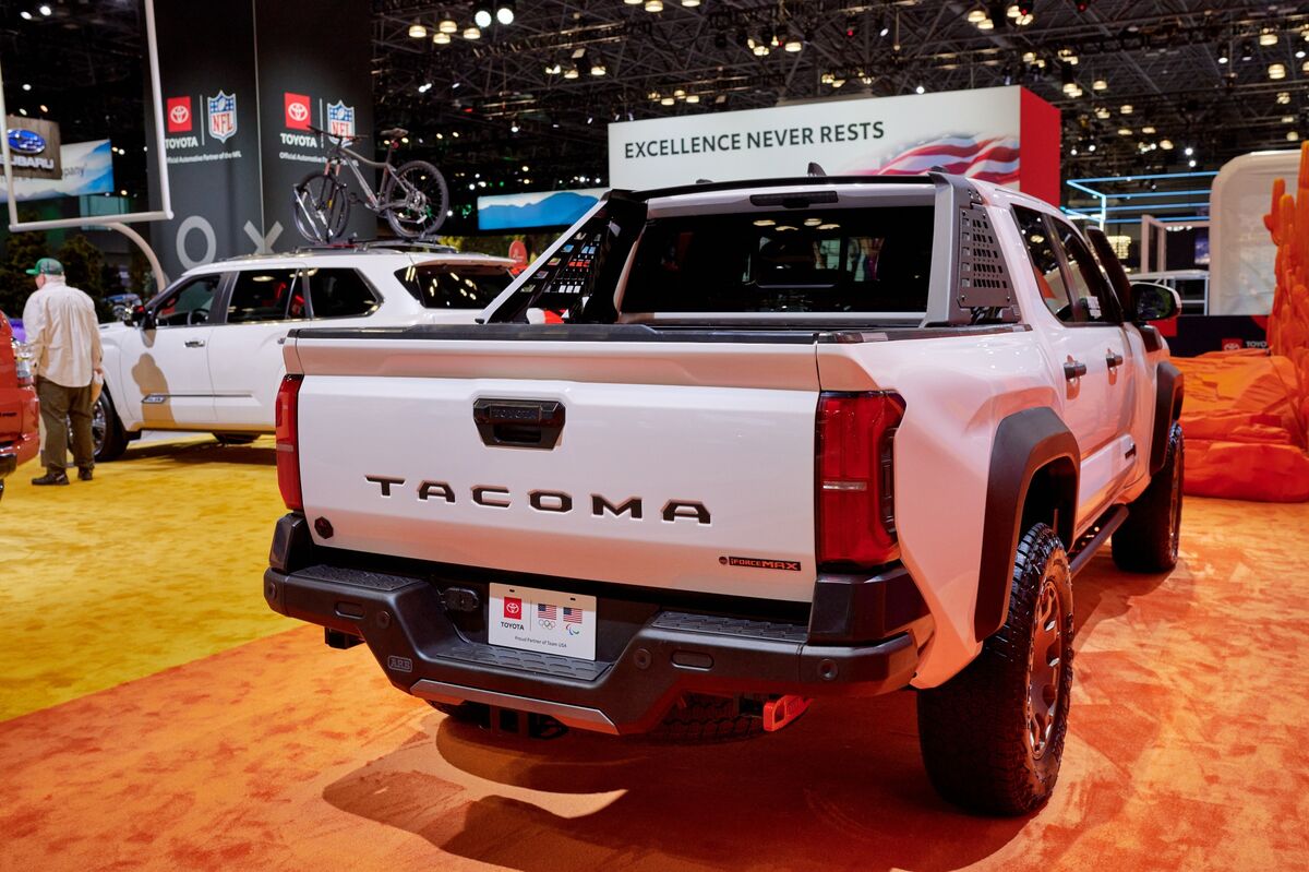 Toyota’s Shift to US Stokes Fears for Mexican Auto Industry