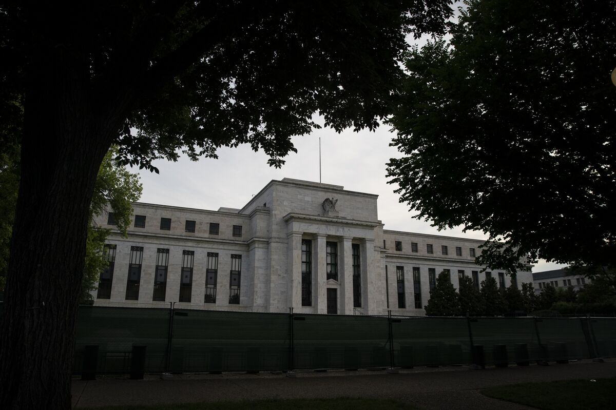 Fed Minutes Show ‘a Few’ Officials Saw Case for June Hike