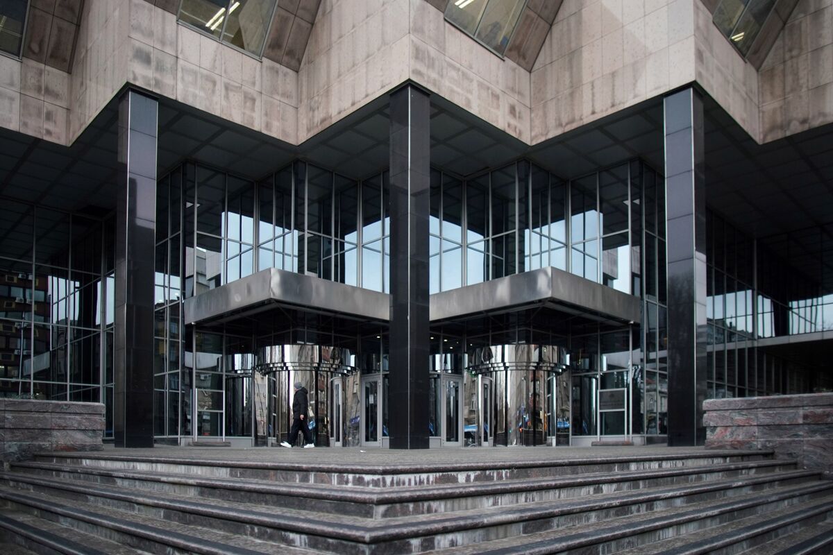 Serbia Holds Rates as Election Welfare Plans Signal Price Risks