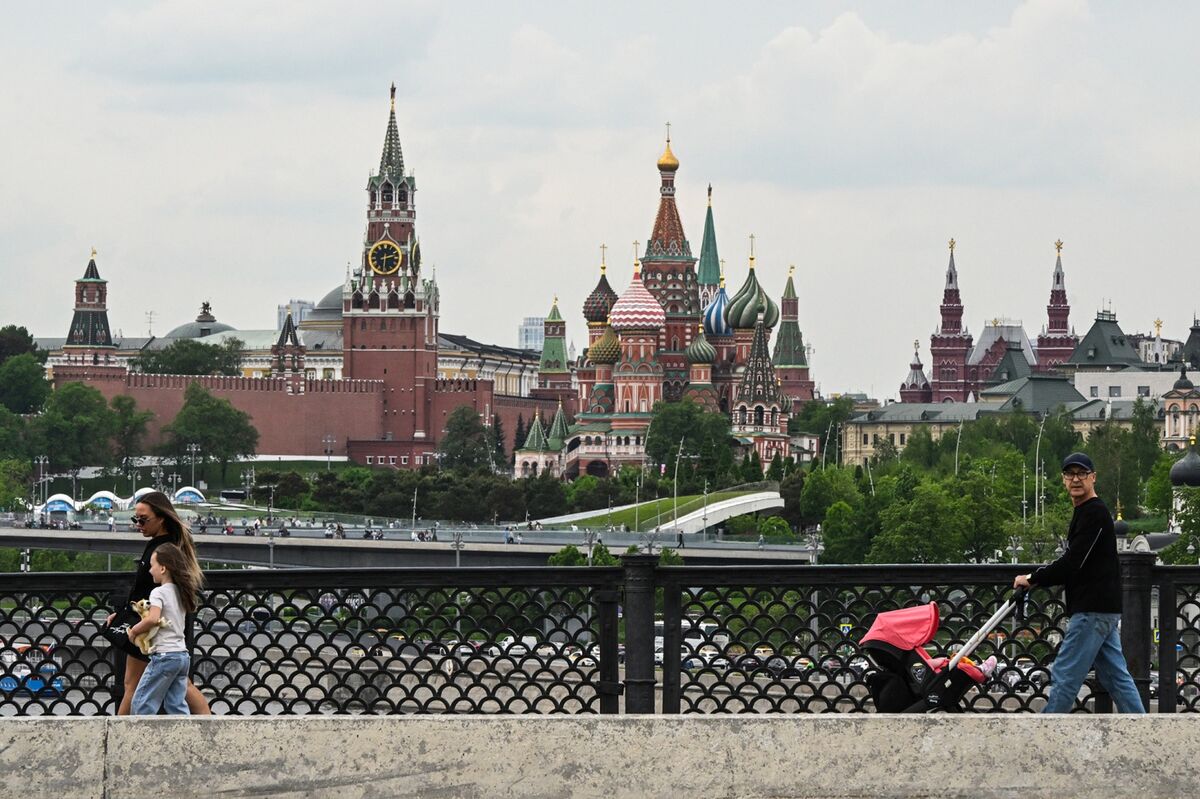 Russia Swings to June Budget Surplus on Oil Rally Amid Iran War