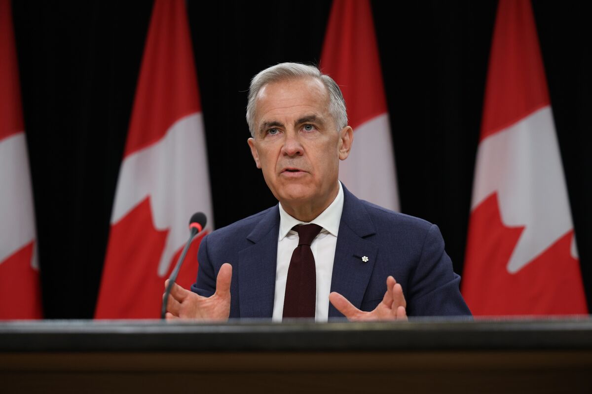 Carney Gets High Marks on Economy Despite Recession Talk, Poll Says