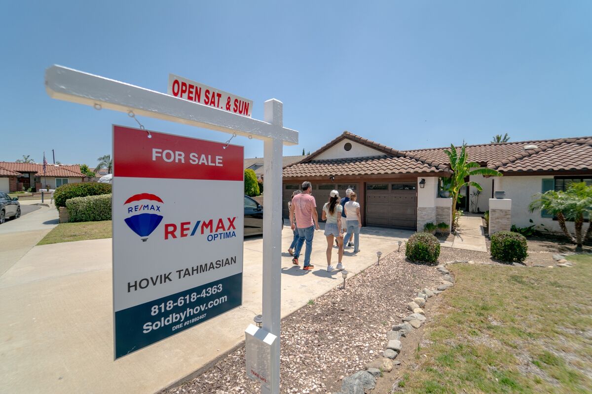 US Existing Home Sales Dip as Affordability Concerns Linger