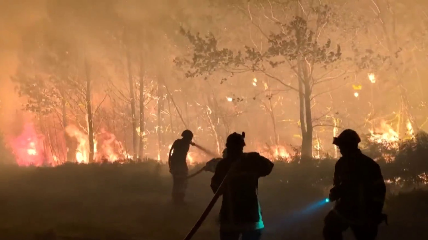 Hundreds of thousands race to escape wildfires in France and Spain