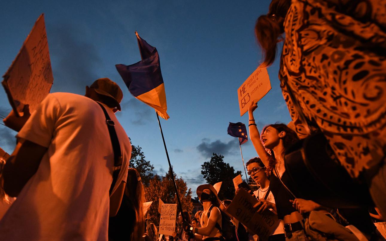 Ukrainian troops join in outcry over defense chief’s ouster