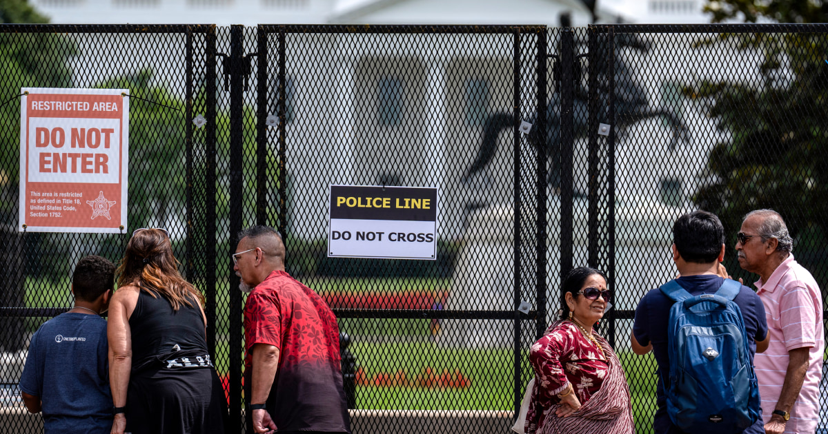 Federal panel signals it could support permanent fencing around White House park known for protests