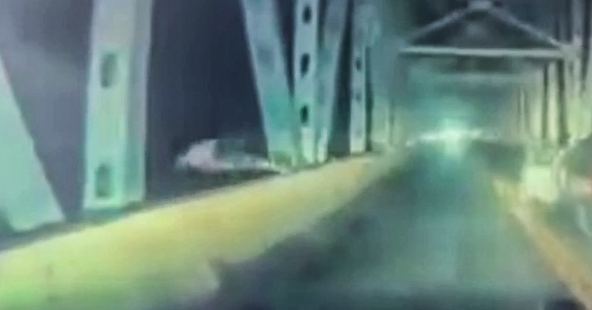 Driver fleeing police dives headfirst off Missouri bridge in getaway attempt