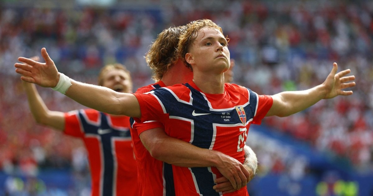Andreas Schjelderup anota un golazo para que Noruega tenga ventaja sobre Inglaterra
