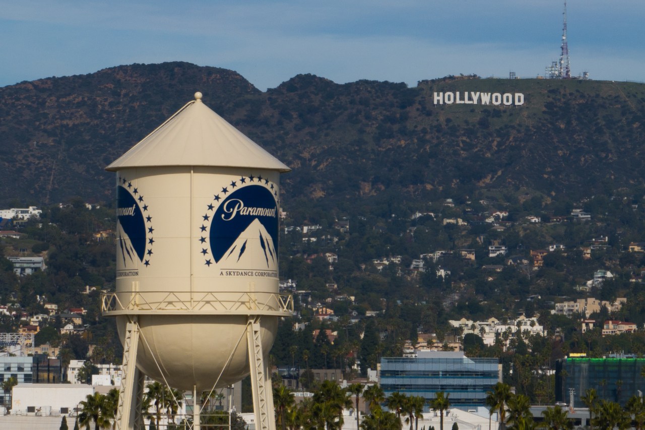 Paramount agrees to hold off on Warner Bros. merger 