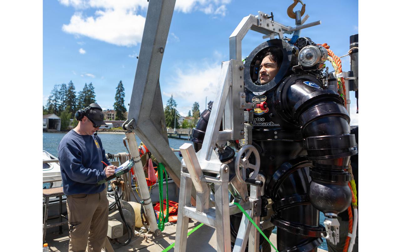 Navy tests deep diving suit that doesn’t require decompression