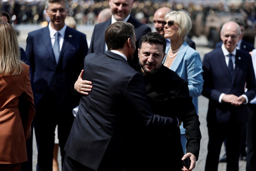 As Putin loses confidence in his military, Ukraine presses harder