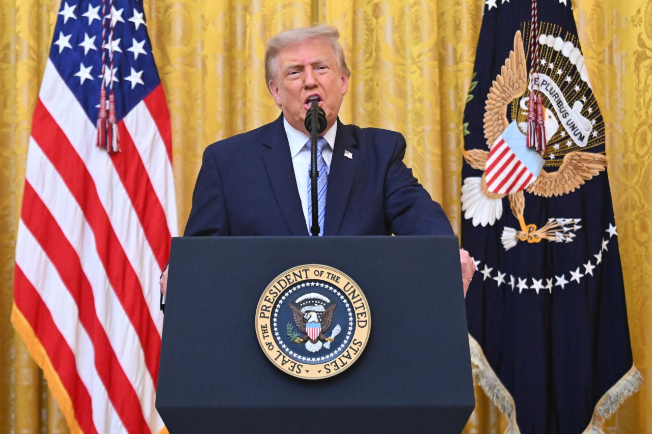 Trump's authoritarian midterm tactics