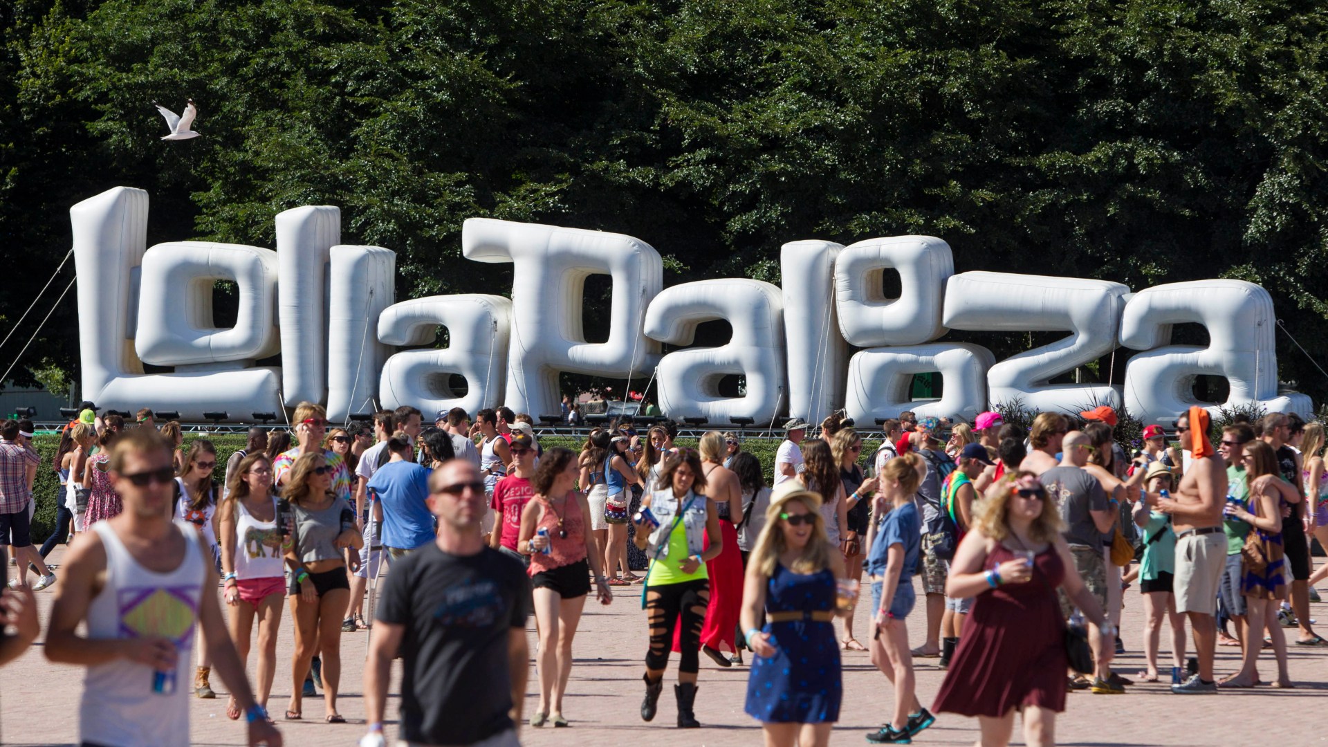 Airbnb Launches Exclusive Behind-the-Scenes Lollapalooza Experience