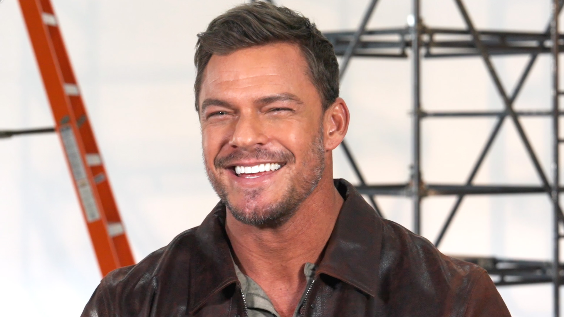 ‘Reacher’ Star Alan Ritchson Appears to Blast Trump on Epstein Files
