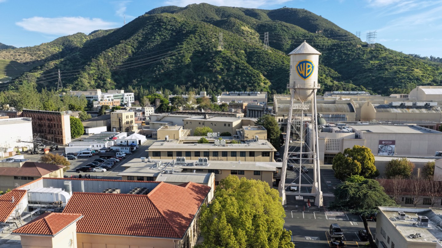 Movie Theaters’ Group Backs Lawsuit to Block Paramount Merger With Warner Bros.