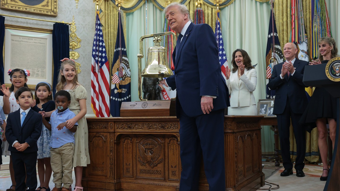 Trump Confirms He Called FIFA to Overturn Red Card for U.S. Star, Touts “Super Bowl”-Like World Cup Numbers