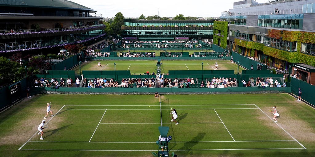 15-year-old exits Wimbledon junior draw after racket-throwing incident ends first-round match