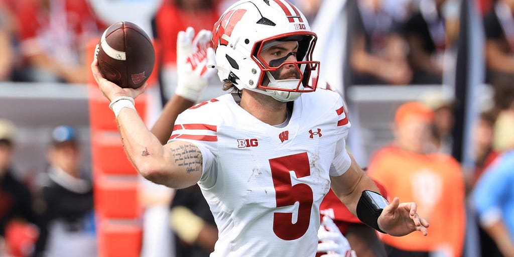 Wisconsin football team gets uniform reveal for matchup against Notre Dame at Lambeau Field