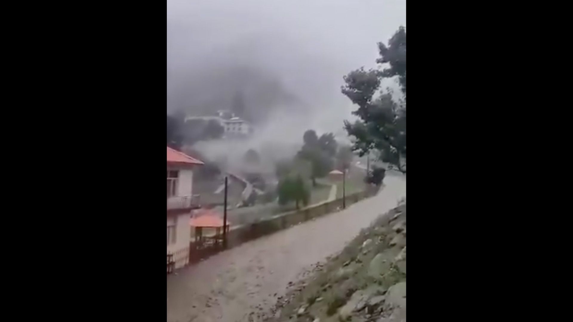 Moment terrifying floodwaters sweep through Afghan village